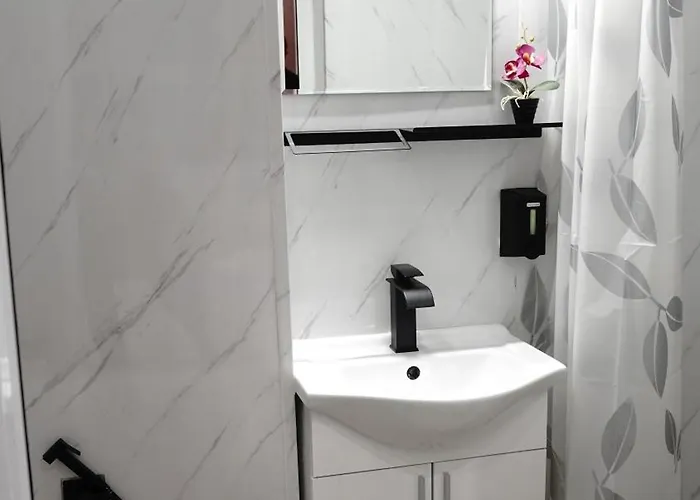 Hangar 94 - Center - Free Vouchers アパート